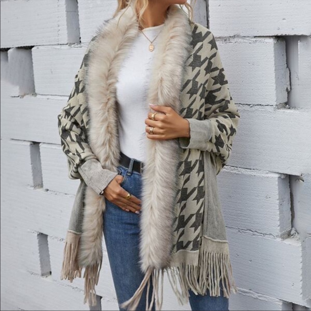 Houndstooth vegan fur tassel cardigan poncho shawl wrap - Picture 5 of 7